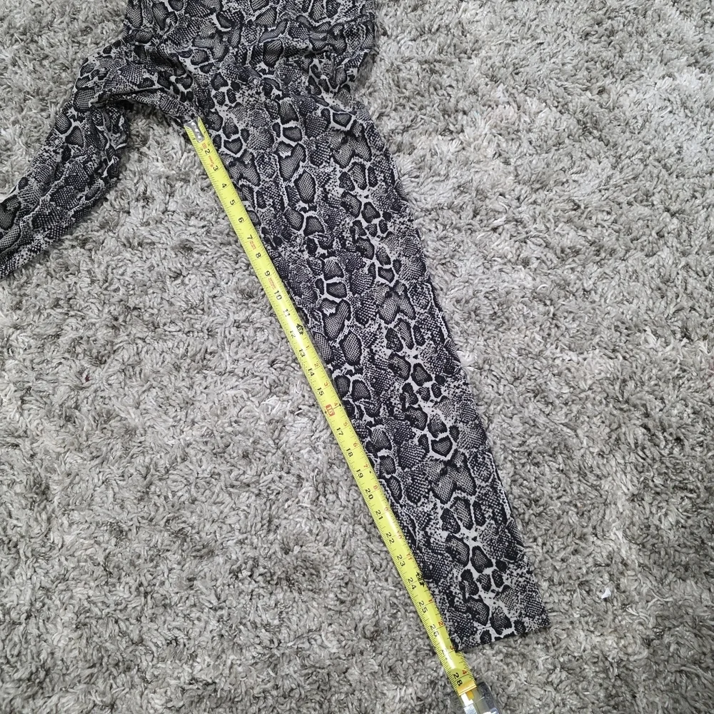 AQ-SPORT 2 Piece Animal Print Athletic Set Size Medium - Picture 6 of 7